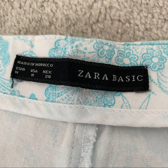Zara blue patterned shorts with pockets and zip on the side. Size medium - Picture 3 of 4